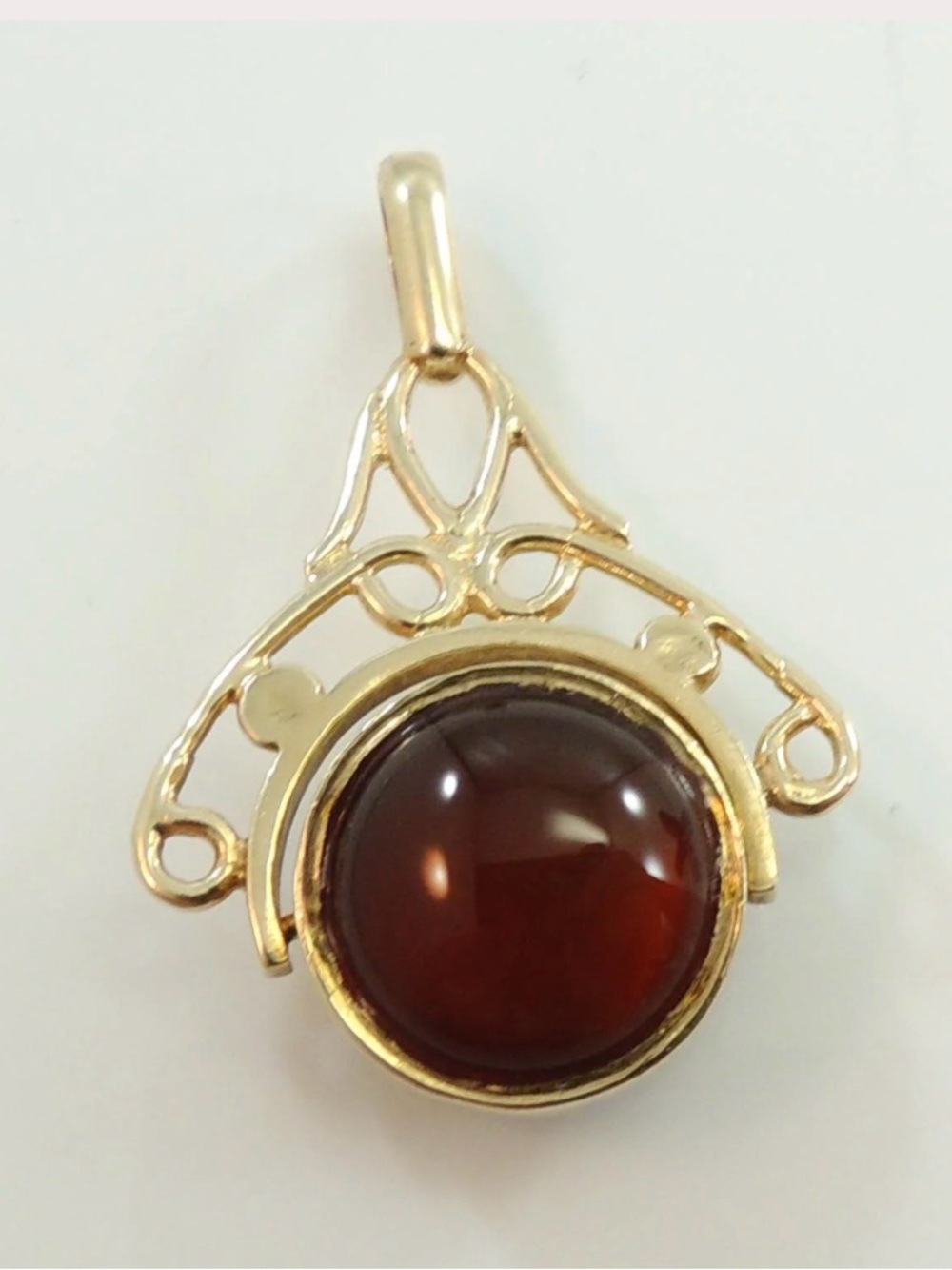9 k pendant, super heavy, beautiful condition